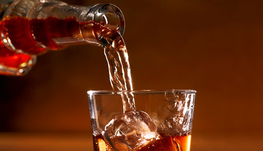शराब आपके स्वास्थ्य को कई तरह से प्रभावित कर सकती है।
