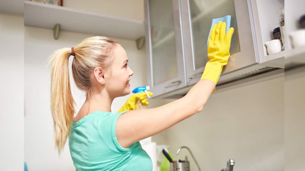 Kitchen Cabinet Cleaning