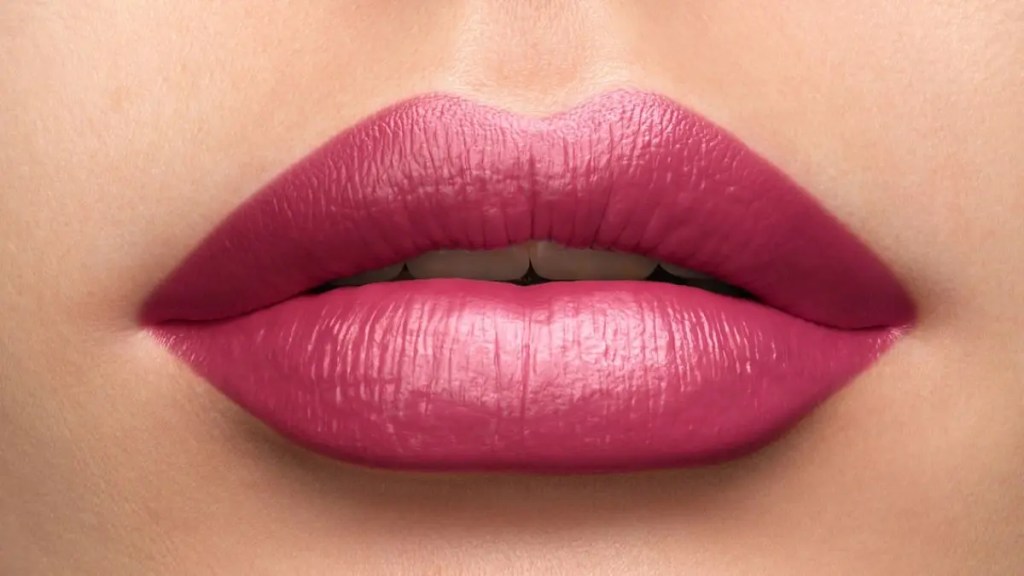 Glossy pink lipshade