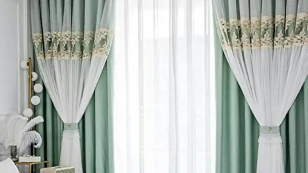 Decoration with Curtains